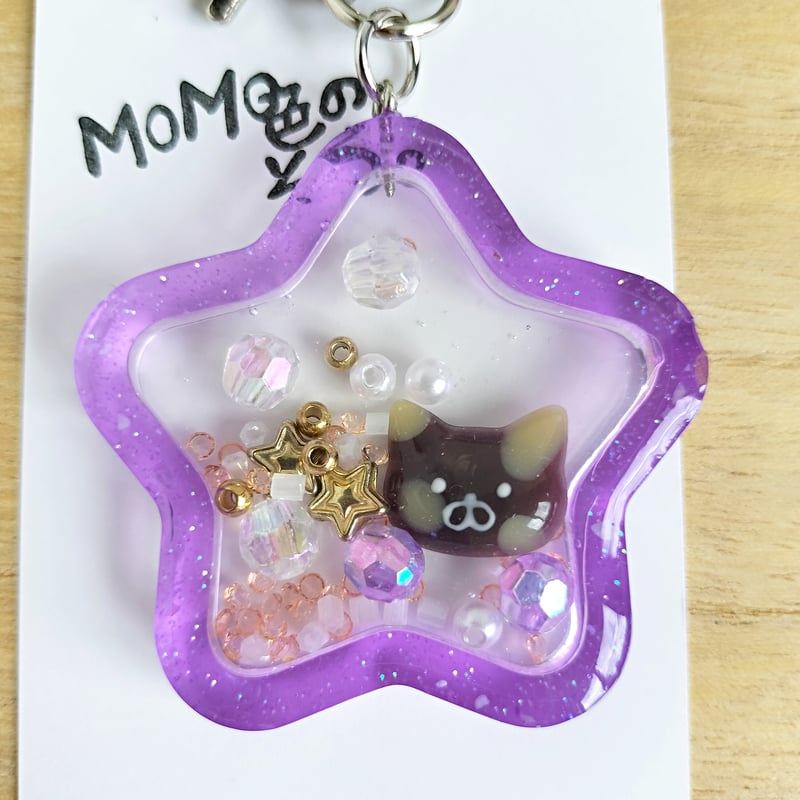 レジン＊シャカシャカキーホルダー／ネコ入り(サビ) | MoMo色の、そら