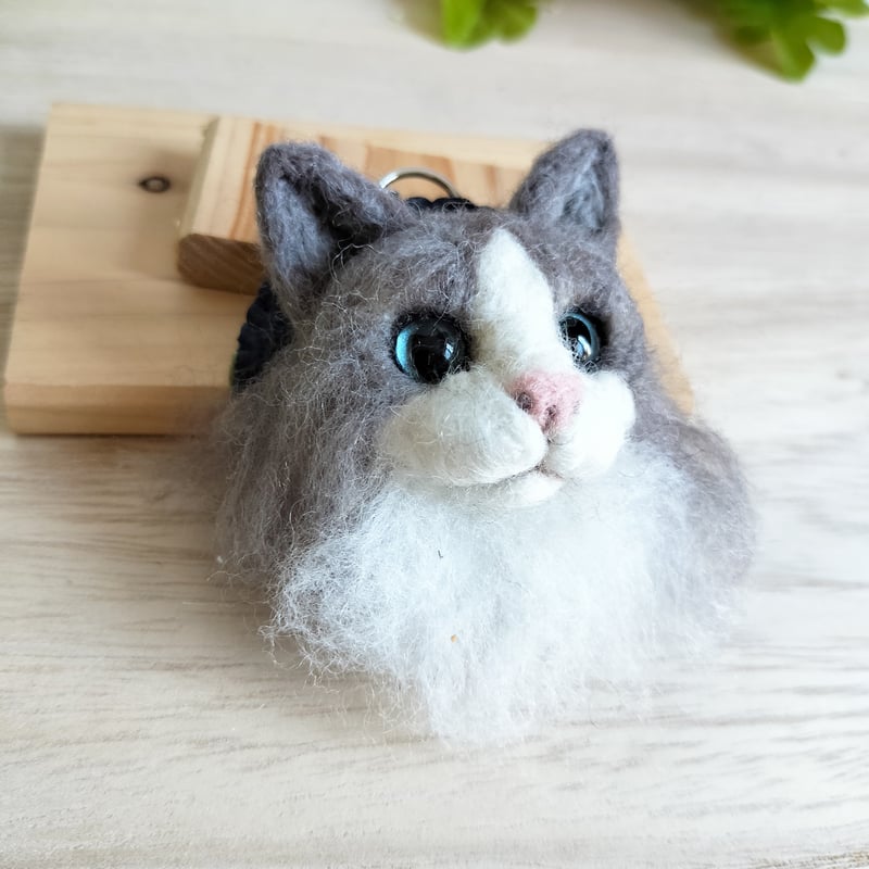 通販 ネコのお顔キーホルダー(ラグドール・長毛) | MoMo色の、そら バッグ・財布