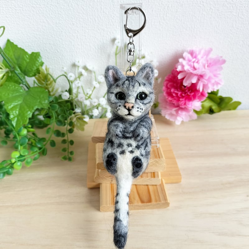 羊毛ネコ＊にゃんポーズキーホルダー(サバトラ) | MoMo色の、そら