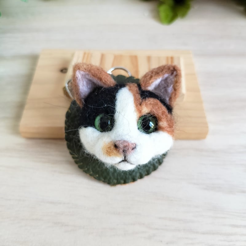 ネコのお顔キーホルダー(三毛猫) | MoMo色の、そら。／ネコ