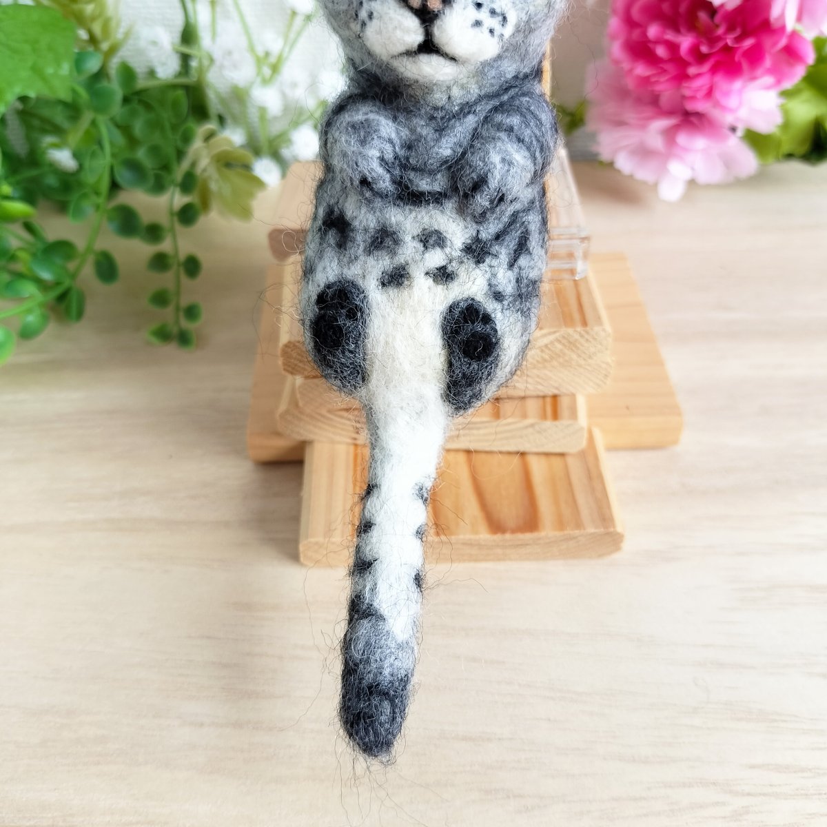 羊毛ネコ＊にゃんポーズキーホルダー(サバトラ) | MoMo色の、そら