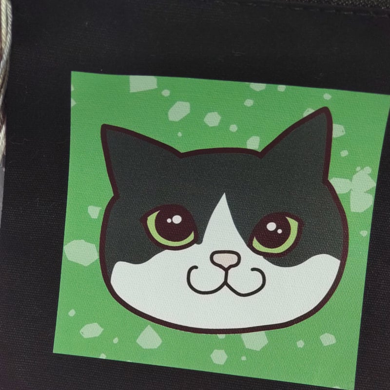 ネコ＊正方形ミニポーチ（ハチワレ） | MoMo色の、そら。／ネコ