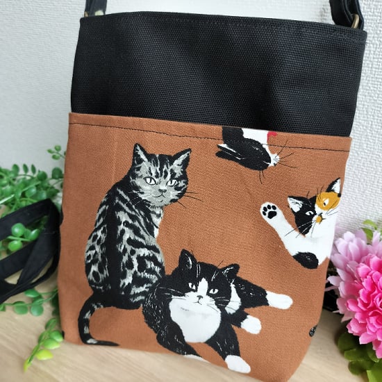 ミニショルダーバッグ(ハチワレ×サバトラ・ブラウン) | MoMo色の、そら