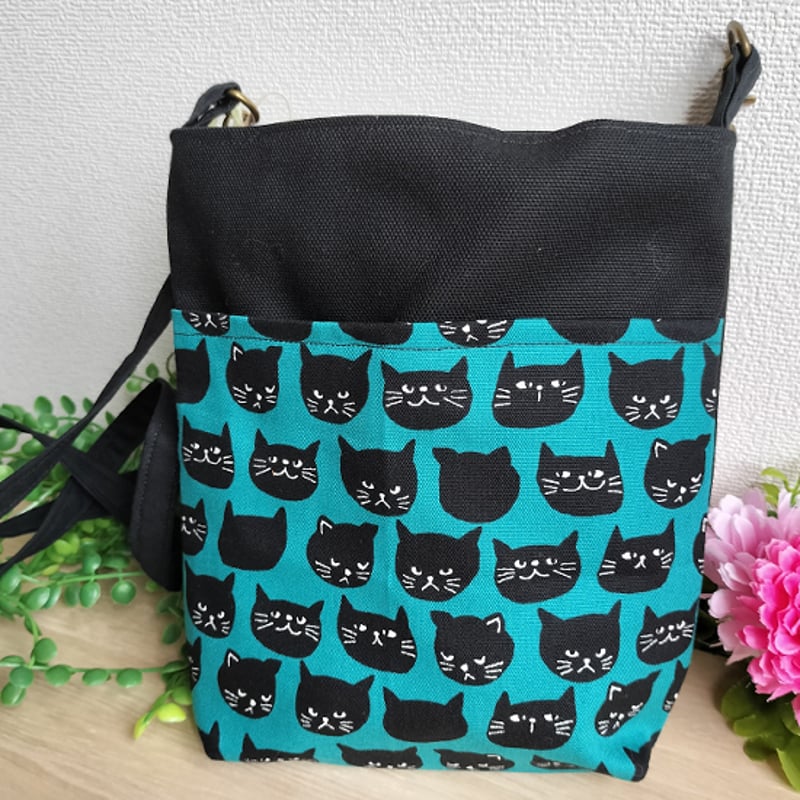 ミニショルダーバッグ(黒猫・お顔・エメラルドグリーン) | MoMo