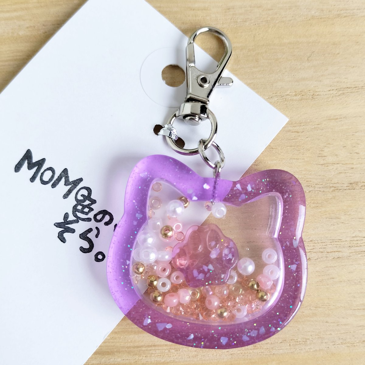 レジン*シャカシャカキーホルダー/ネコ(小・紫×ラメ) | MoMo色 レジン*シャカシャカキーホルダー/ネコ(小・紫×ラメ) | MoMo色