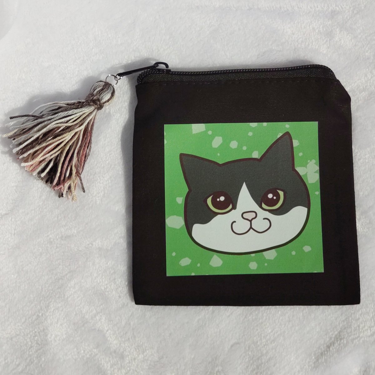 ネコ＊正方形ミニポーチ（ハチワレ） | MoMo色の、そら。／ネコ