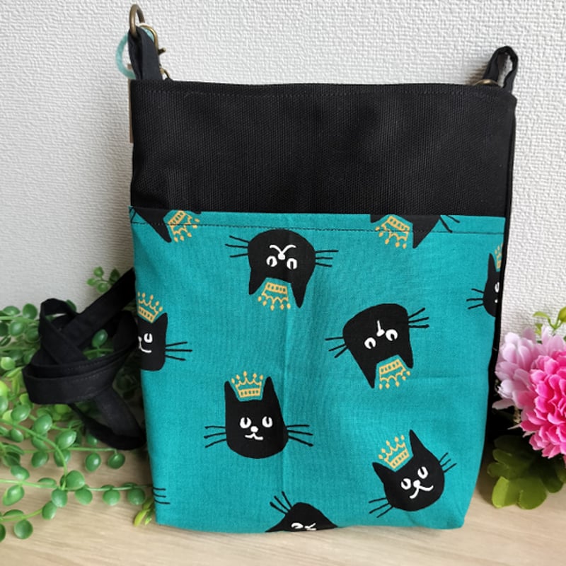 ミニショルダーバッグ(クラウン黒猫・エメラルドグリーン) | MoMo色の  