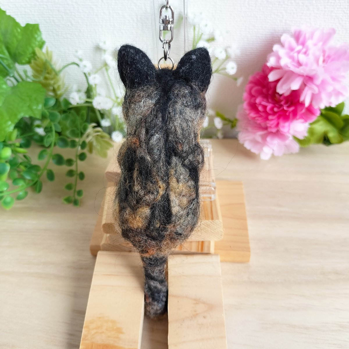 羊毛ネコ＊にゃんポーズキーホルダー(サビ) | MoMo色の、そら