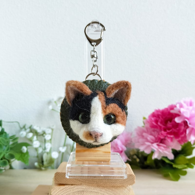 ネコのお顔キーホルダー(三毛猫) | MoMo色の、そら。／ネコ＆フクモモ