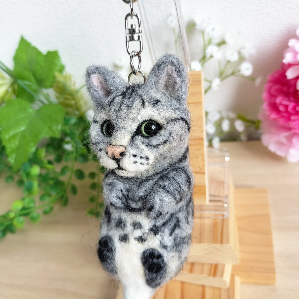 羊毛ネコ＊にゃんポーズキーホルダー(サバトラ) | MoMo色の、そら