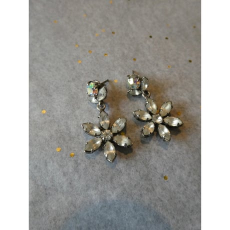antique glass flower motif pierces