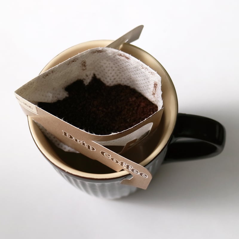 珈琲 Z/X COFFEEではオリジナルグッズやコーヒー豆、抽出器具の販売も