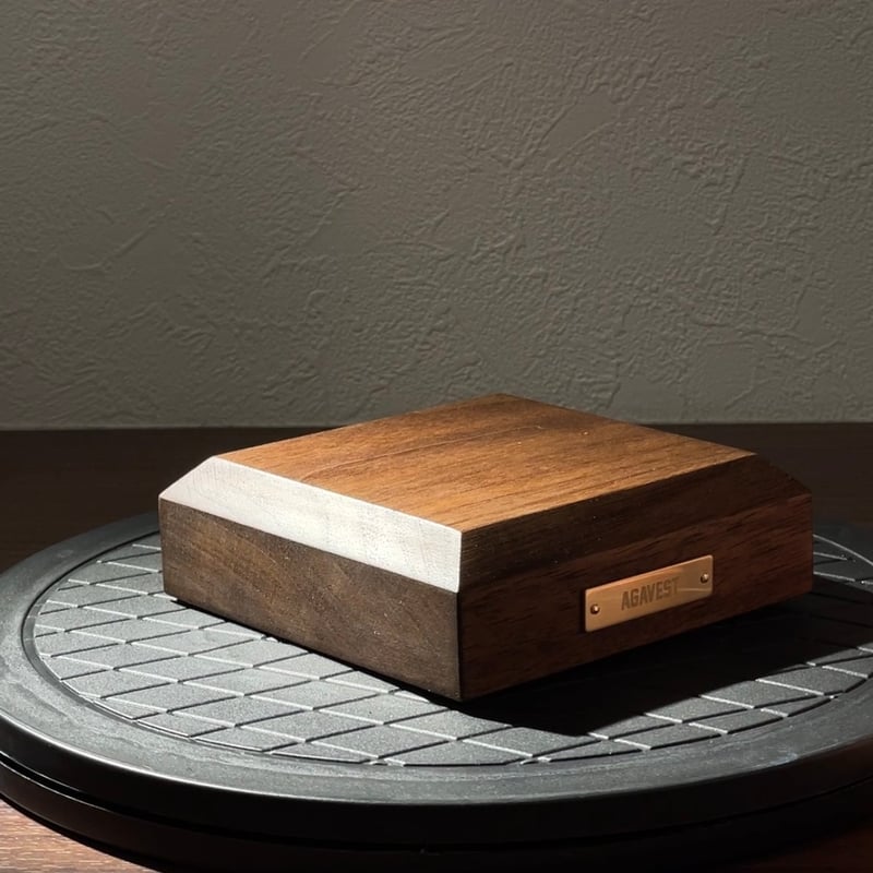 ウォールナット製 高級植物アガベ台座 “walna crest” | PELICAN WORKS