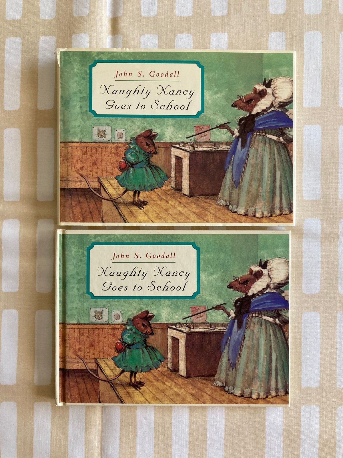 ◇しかけ絵本◇「Naughty Nancy goes to school」 ネズミ いたずらっ