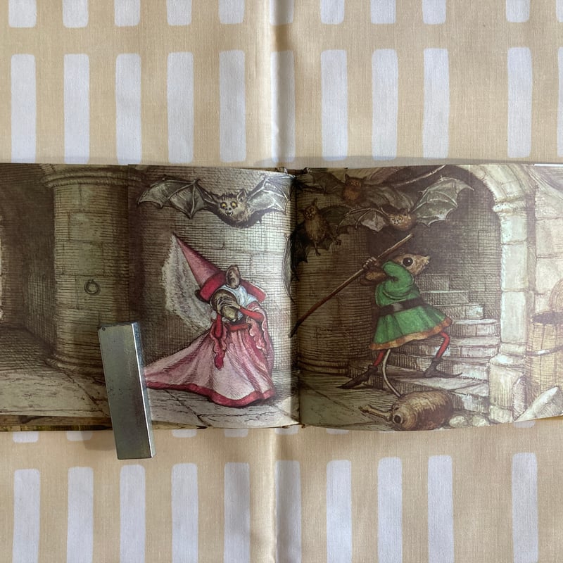 THE GHOSTS OF CREEPY CASTLE 仕掛け絵本 仕掛け絵本 THE GHOSTS OF