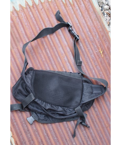 NB black sholuder bag