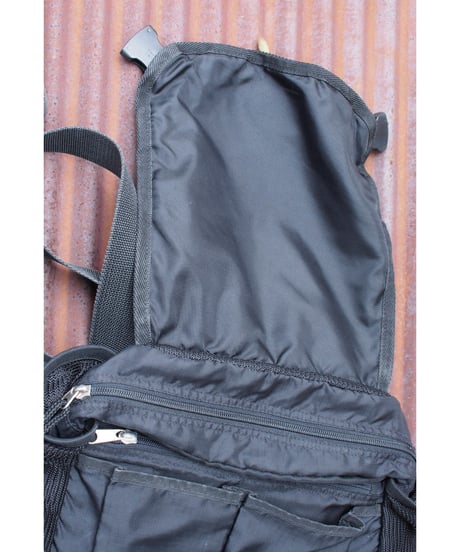 NB black sholuder bag