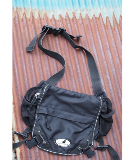 NB black sholuder bag