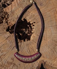 birds burgundy necklace