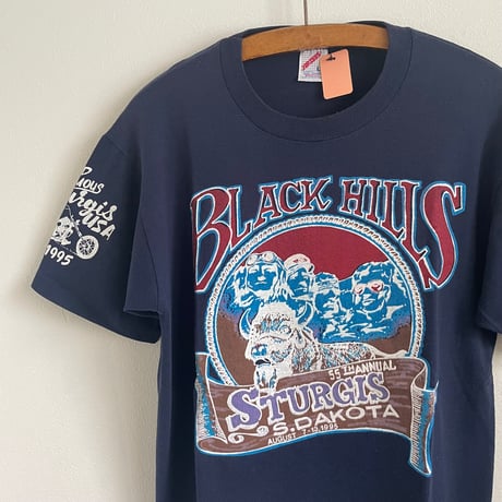 "BLACK HILL" Tshirt