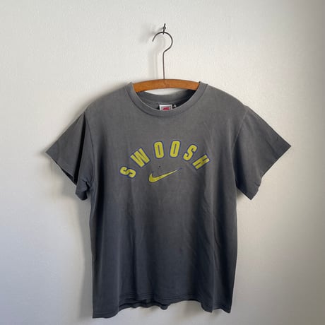 "NIKE" swoosh Tshirt kids