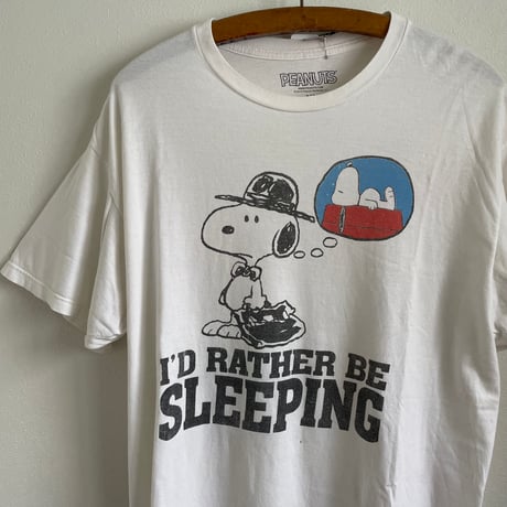 "snoopy sleeping" Tshirt