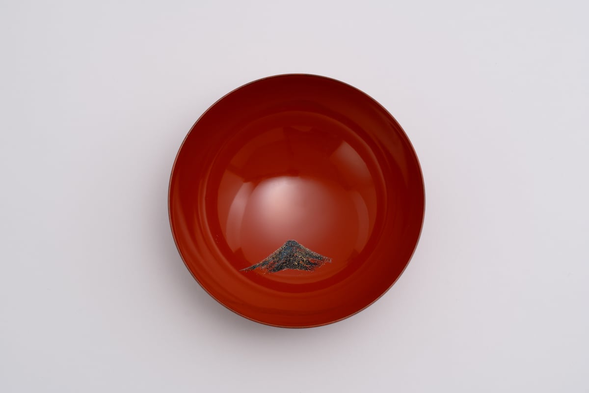 蒔絵「不二」平まり(朱色)φ12.5cm | 三田村家 特別販売品ページ 蒔絵「不二」平まり(朱色)φ12.5cm | 三田村家 特別販売品ページ
