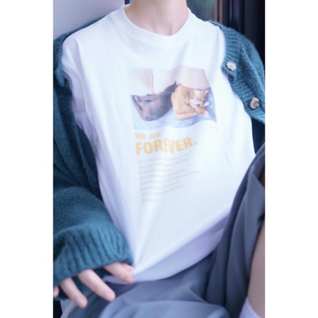Re:vius Management / 𝐁𝐨𝐮𝐫𝐛𝐨𝐧 𝐋𝐢𝐥𝐲 - S/S Tee