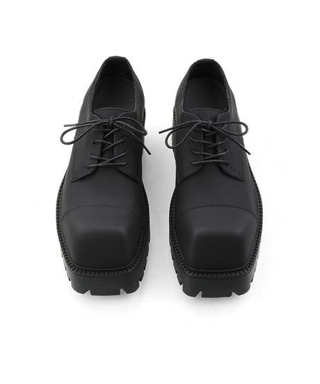 THICK-SOLED SQUARE-TOE SHOES