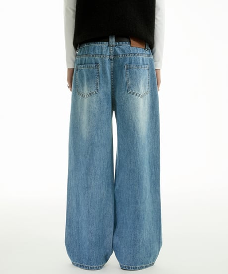 WHISKER WASHED BAGGY JEANS