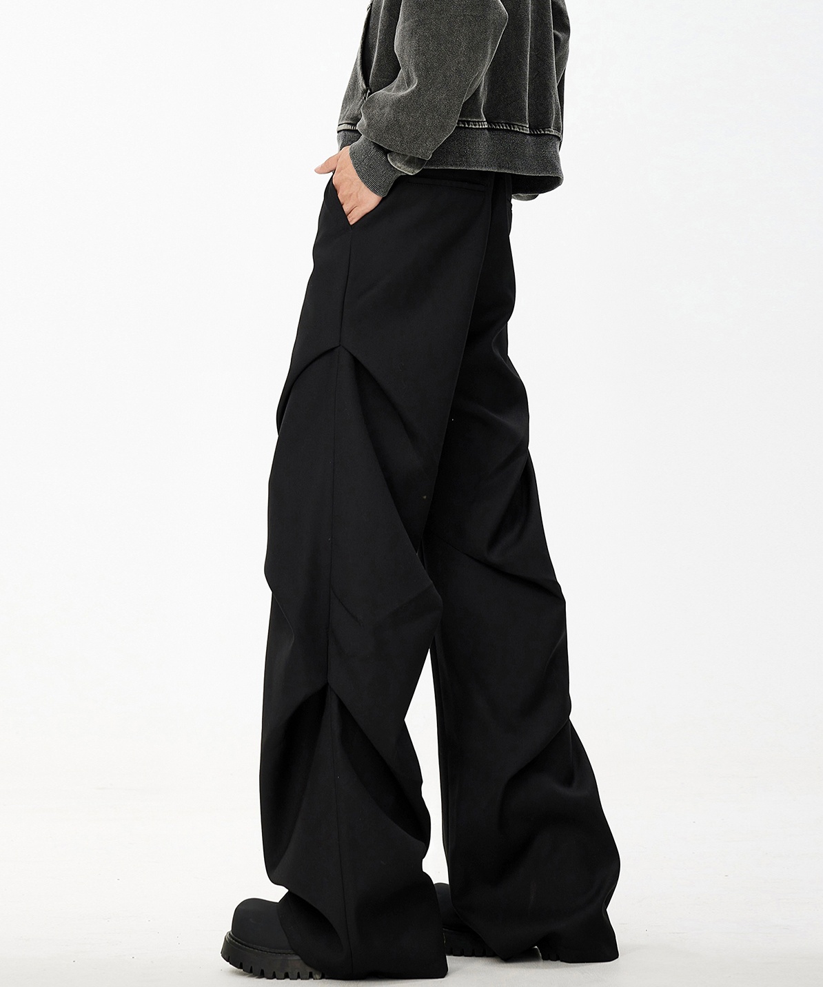 PLEATED WIDE PARACHUTE PANTS /2color | Urban Edge