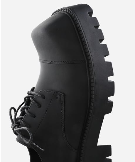 THICK-SOLED SQUARE-TOE SHOES