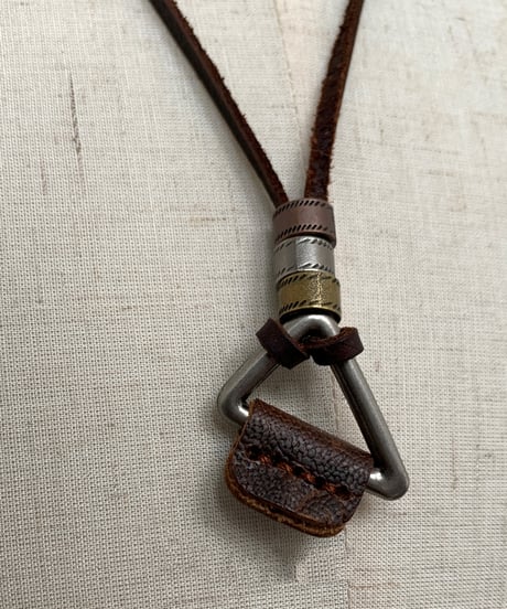 LEATHER NECKLACE-TRIANGLE