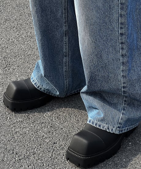 THICK-SOLED SQUARE-TOE SHOES