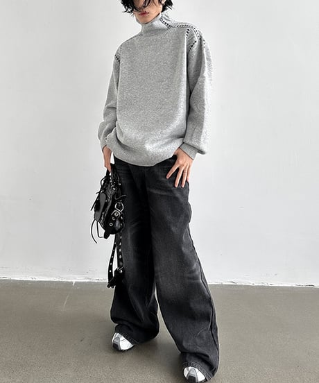 STITCH-DECORATED HIGH-NECK KNIT