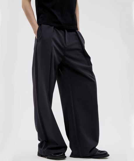 PLEATED WIDE STRAIGHT SLACKS
