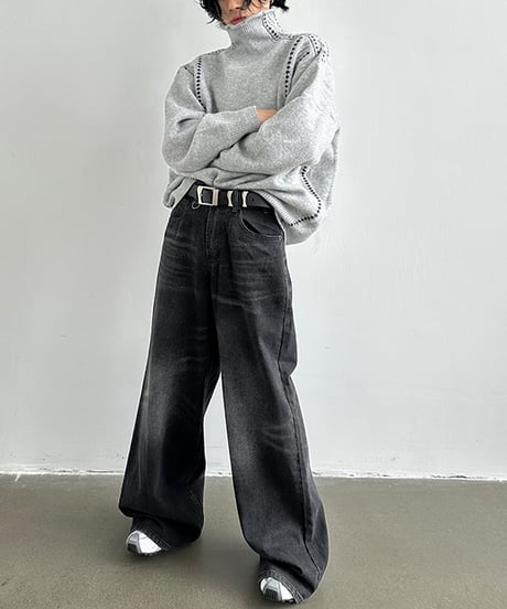 STITCH-DECORATED HIGH-NECK KNIT