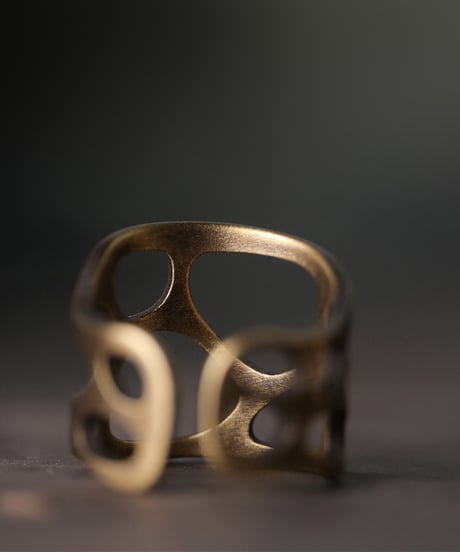 HOLLOWEDGE RING