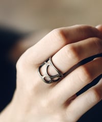 HOLLOWEDGE RING