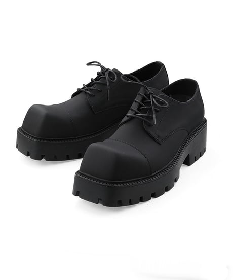 THICK-SOLED SQUARE-TOE SHOES