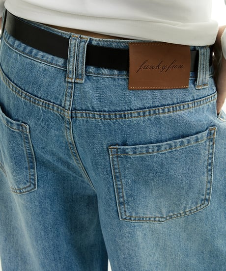 WHISKER WASHED BAGGY JEANS