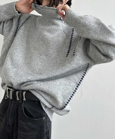 STITCH-DECORATED HIGH-NECK KNIT