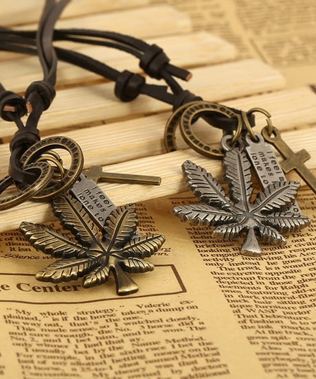 MAPLE LEAF LEATHER NECKLACE /2color