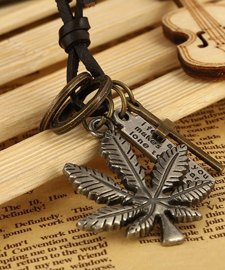 MAPLE LEAF LEATHER NECKLACE /2color