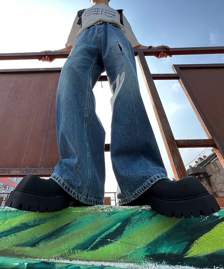 THICK-SOLED SQUARE-TOE SHOES