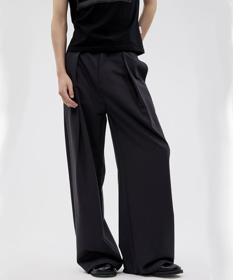PLEATED WIDE STRAIGHT SLACKS