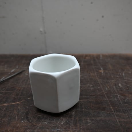 B品 FRANCE OLD HAUTE PORCELAINE YALACTA / フランス  古い六角形のヨーグルトカップ 白磁 面取 コップ ②