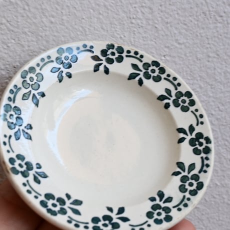 France Old Kids Pottery  / フランス アンティーク 緑の花柄のままごと皿 C