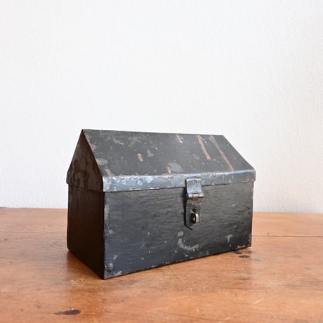 France Antique Iron Box  / フランス アンティーク 鉄の家のボックス