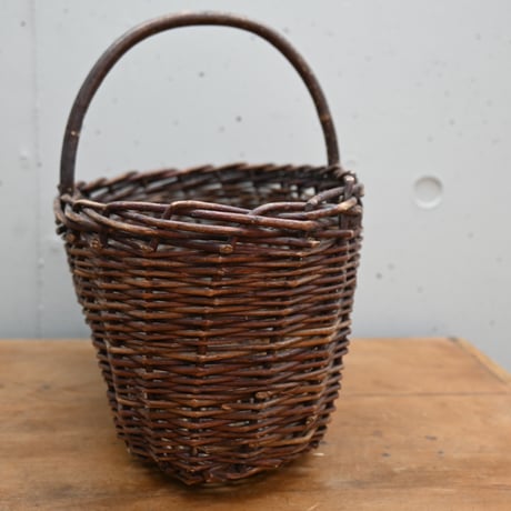 Finland Grape wood basket  / フィンランド ぶどうの蔓で編んだバスケット かご